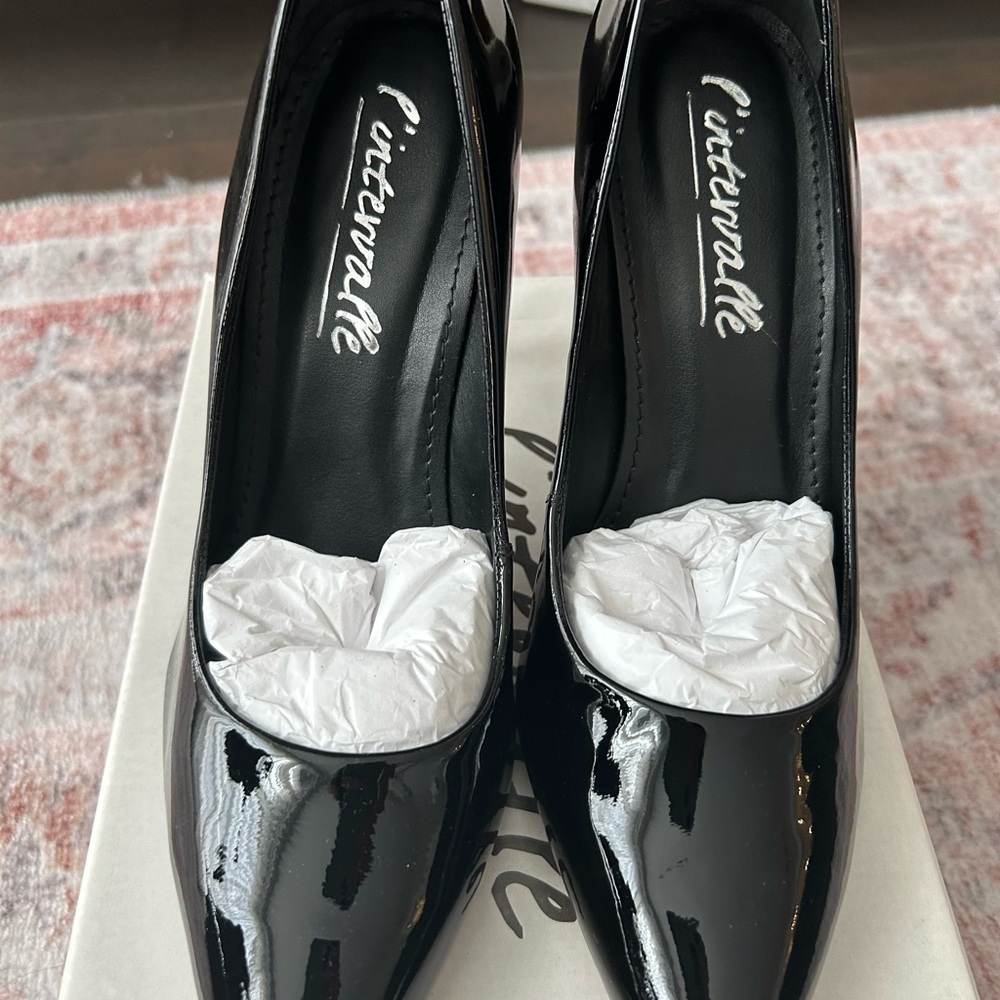 *sold*L'INTERVALLE Glossy Black Heels